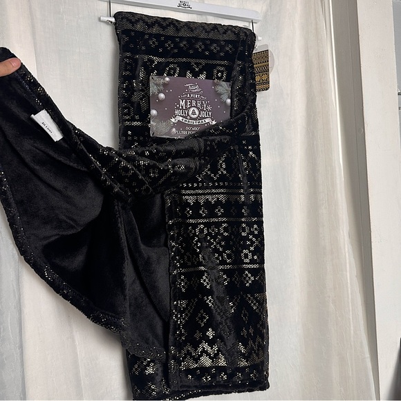 3/$20 💥  Have A Holly Jolly Merry Christmas Black Gold Foil Plush Throw Blanket - Picture 7 of 17